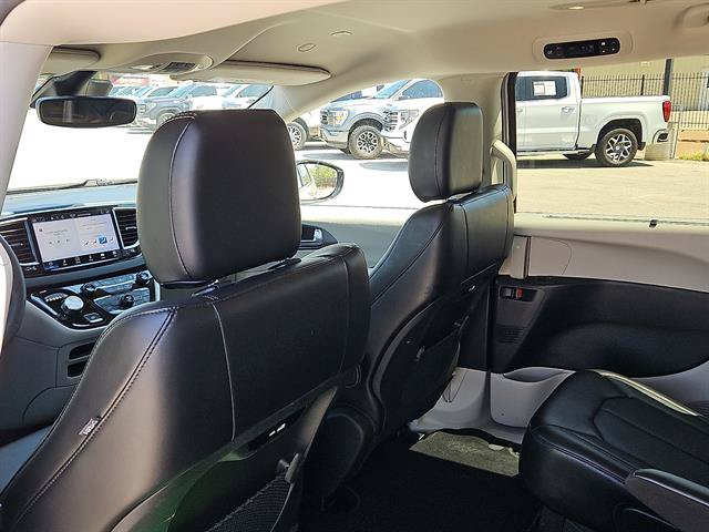 Used 2024 Chrysler Pacifica Touring-L FWD image 10