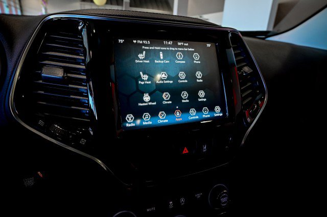 Used 2022 Jeep Cherokee Limited w/ Mopar Interior Package image 38