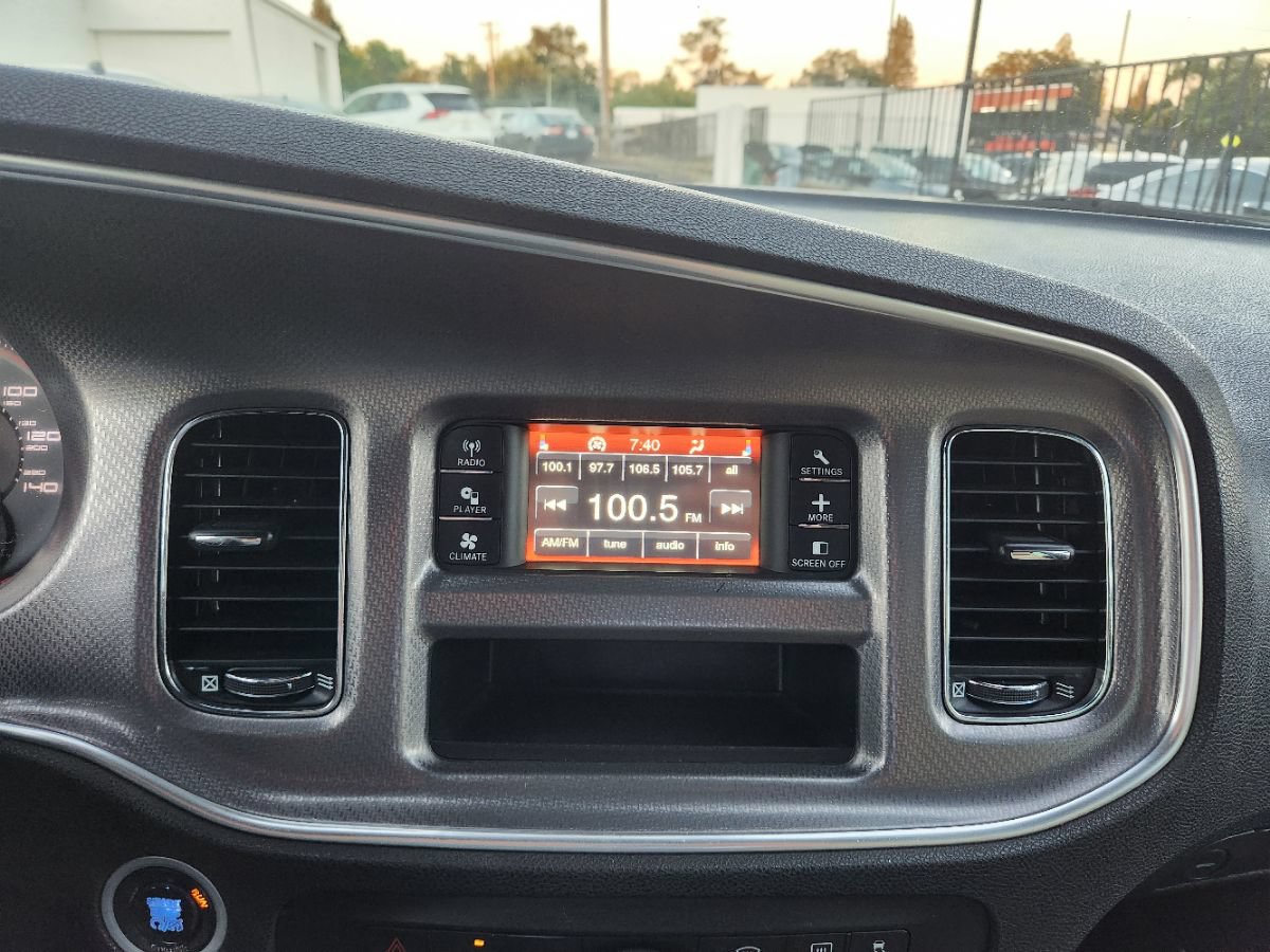 Used 2011 Dodge Charger SE RWD image 17