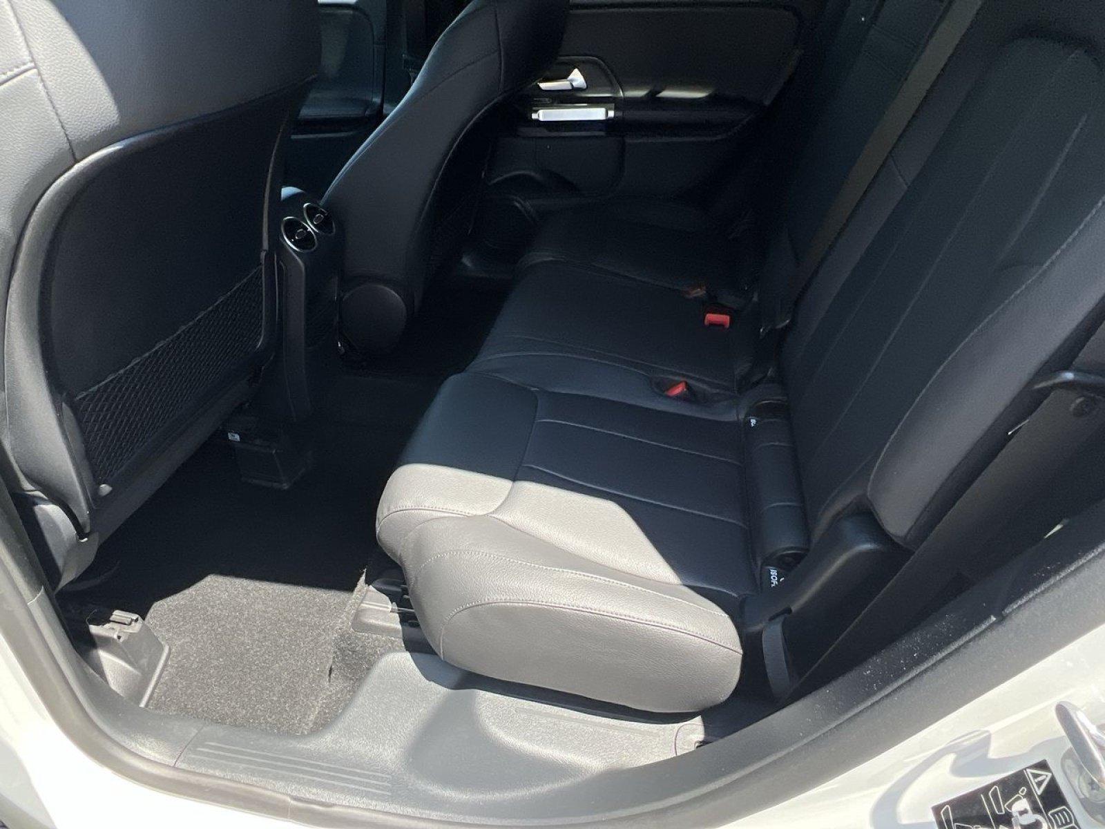 Used 2023 Mercedes-Benz GLB 250 4MATIC image 26