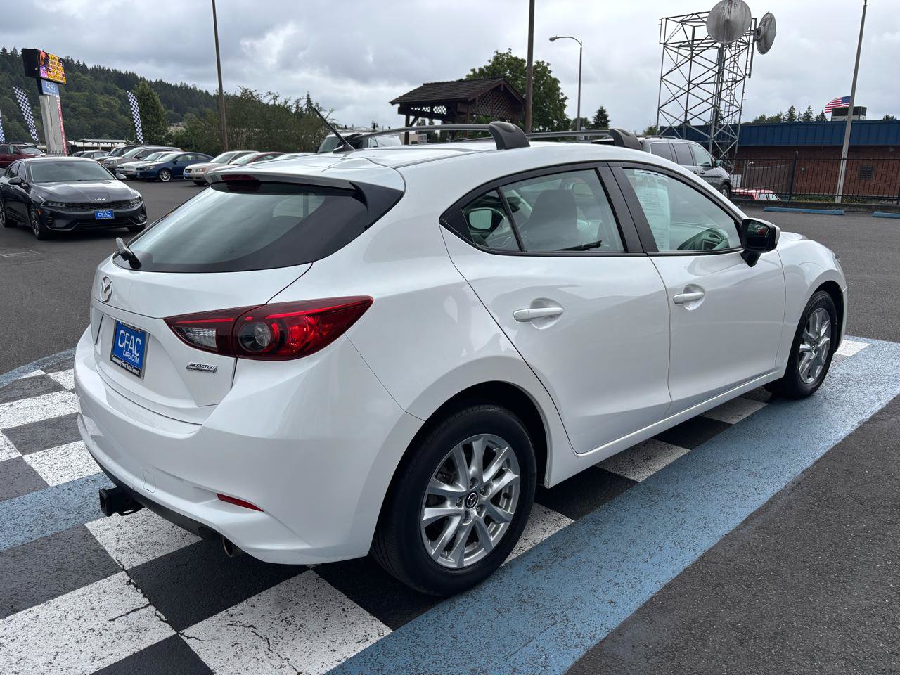 Used 2017 MAZDA MAZDA3 Sport FWD image 5