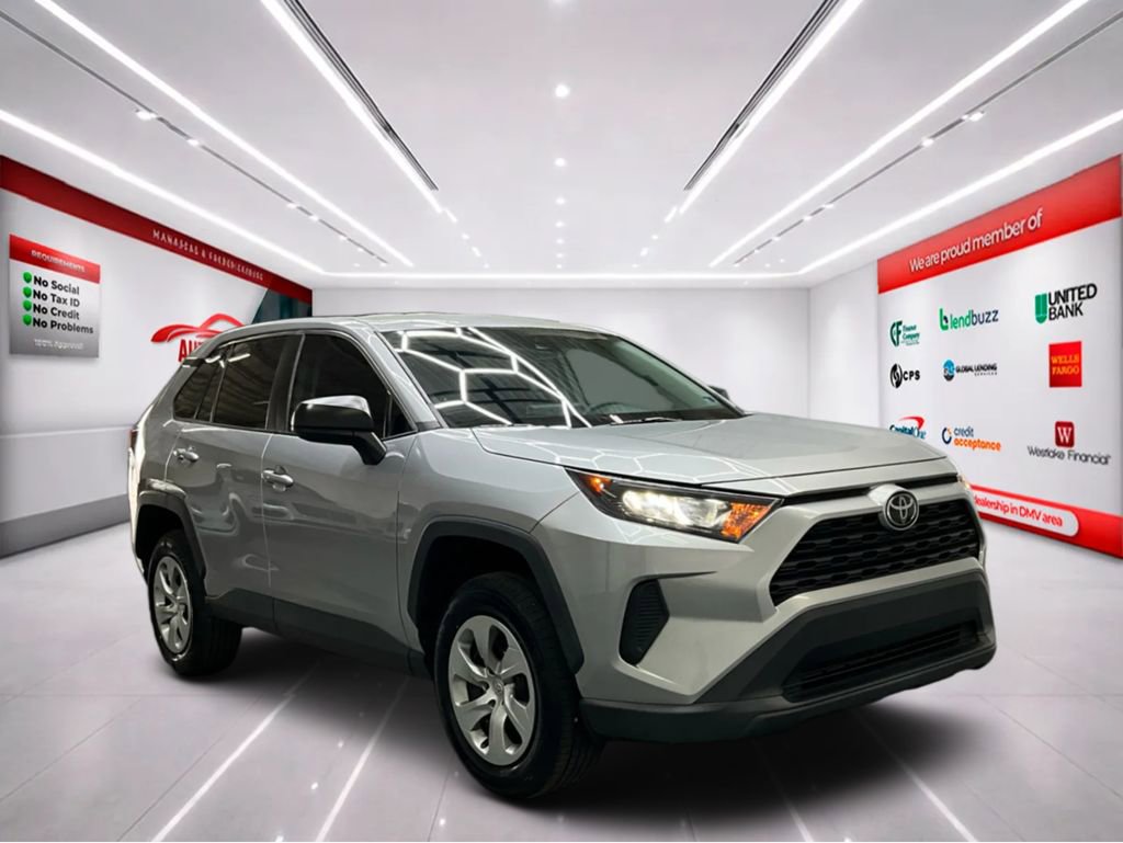 Used 2022 Toyota RAV4 LE image 2