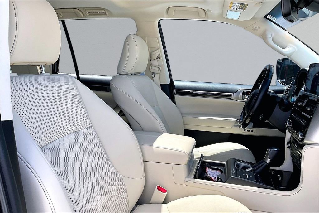 Used 2023 Lexus GX 460 Premium w/ Accessory Package AWD/4WD image 29