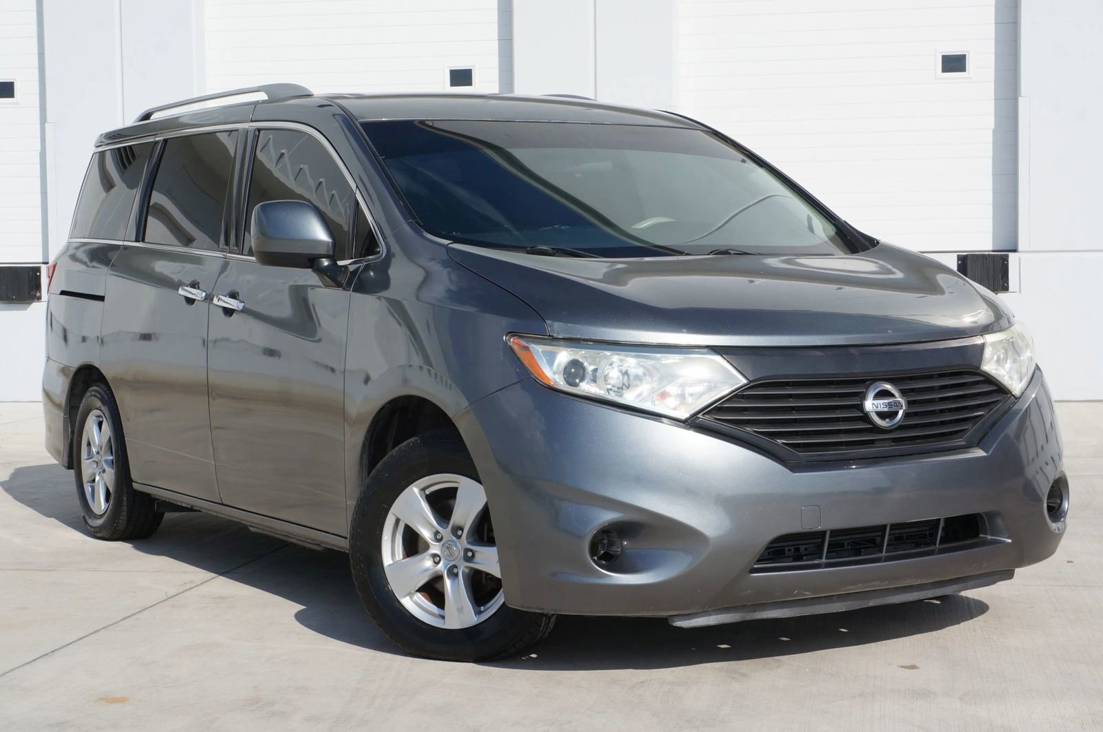 Used 2016 Nissan Quest SV image 2
