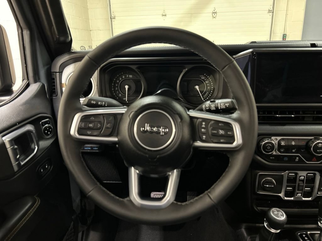 Used 2025 Jeep Wrangler Unlimited Sahara w/ Safety Group AWD/4WD image 17