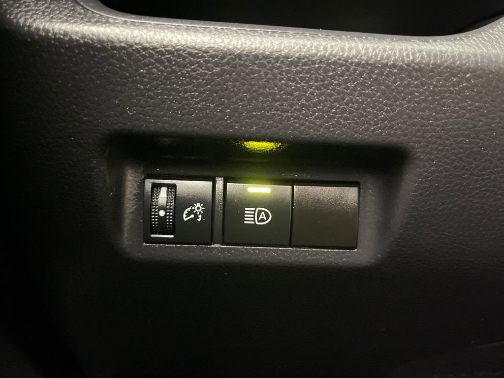 Certified 2025 Toyota RAV4 XLE FWD image 28