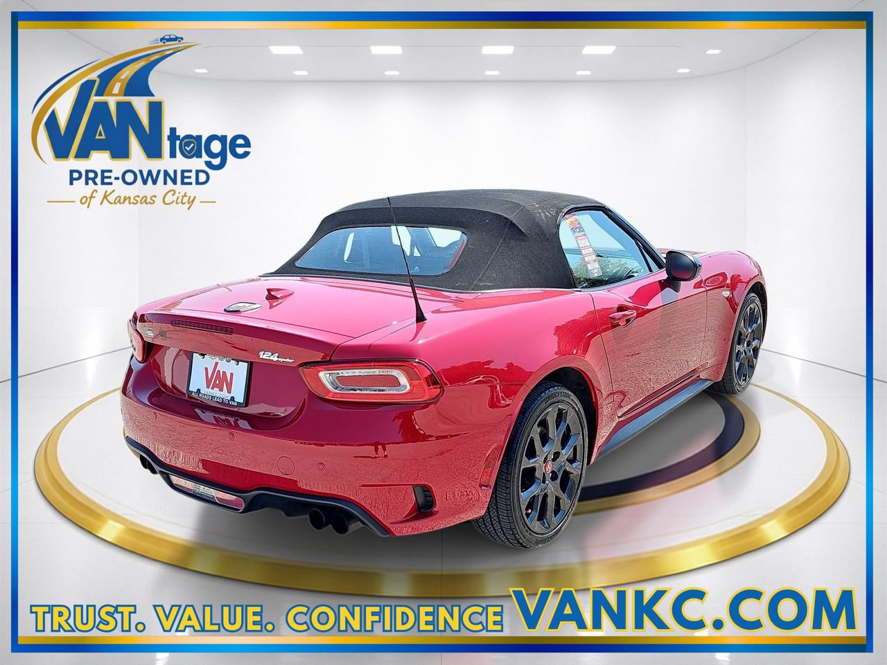 Used 2017 FIAT 124 Spider Abarth RWD image 6