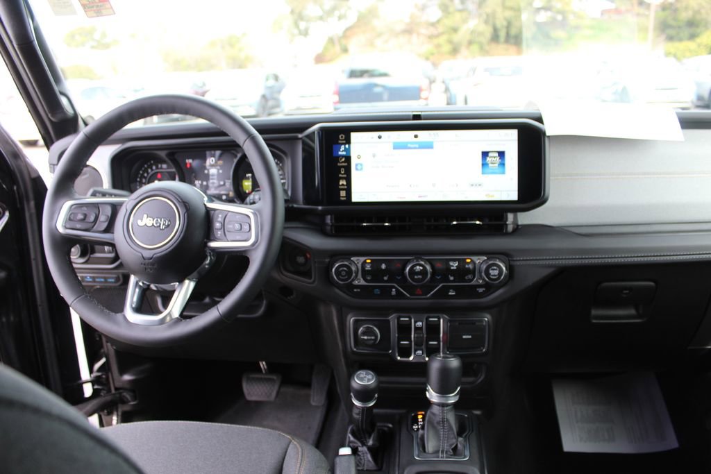 Used 2025 Jeep Wrangler Unlimited Sahara image 16