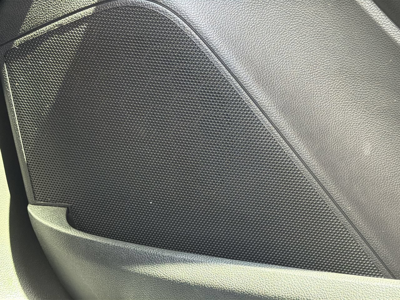 Used 2020 Buick Encore Essence FWD image 16