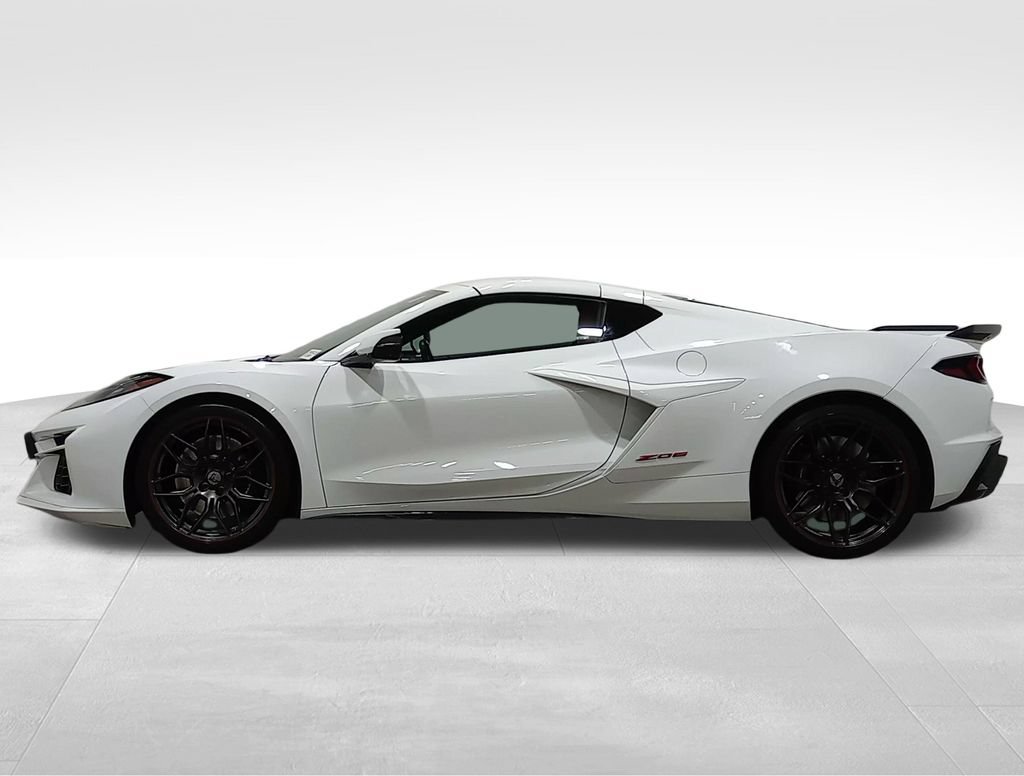 Used 2025 Chevrolet Corvette Z06 RWD image 10