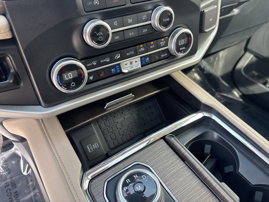 Used 2024 Ford Expedition Limited image 13