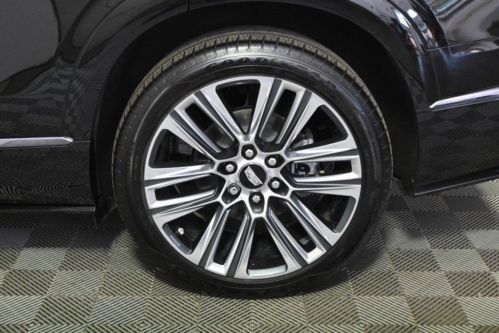 Certified 2026 Cadillac Vistiq Platinum w/ LPO, Floor Liner Package AWD/4WD image 25