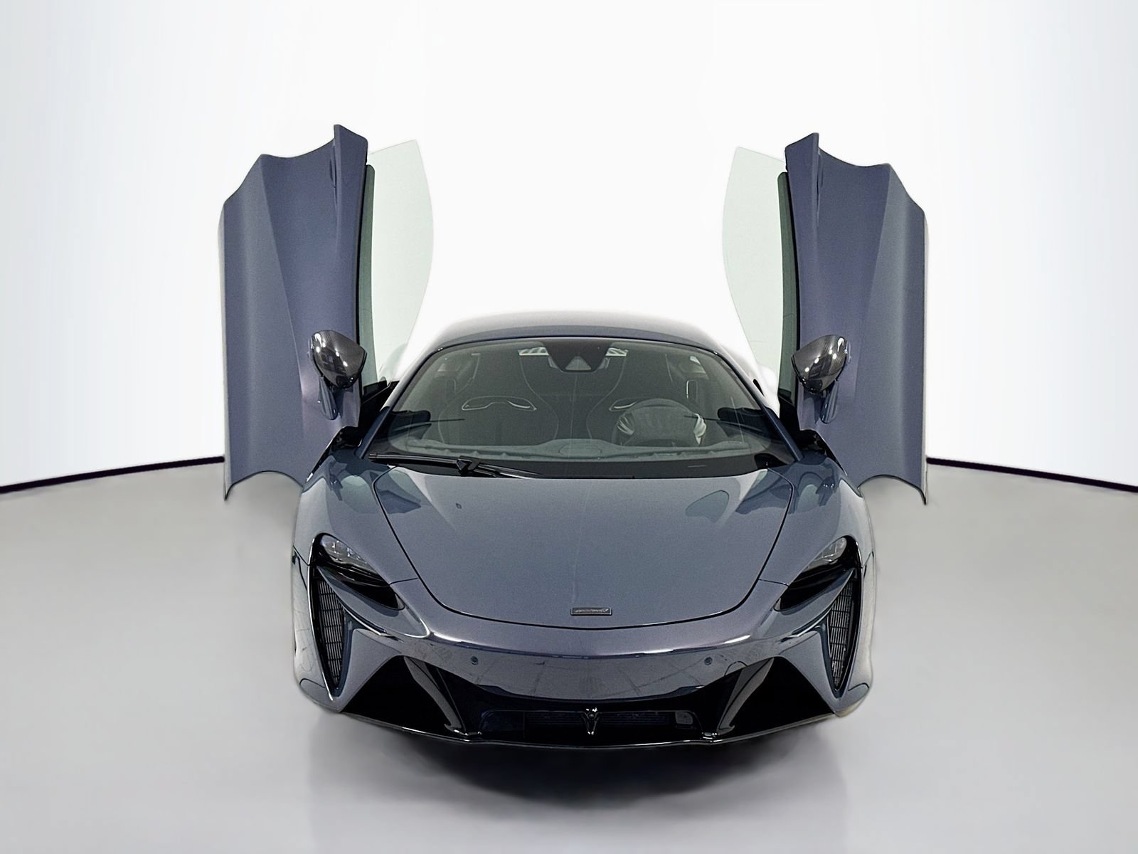 Used 2025 McLaren Artura RWD image 2