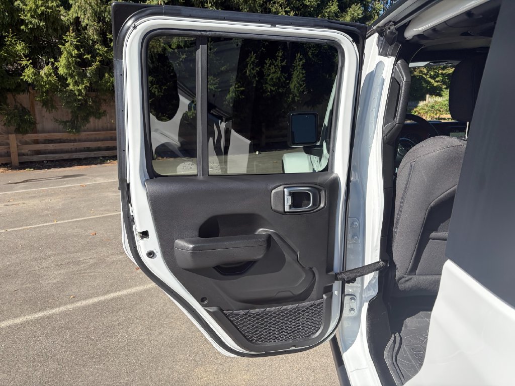 Used 2023 Jeep Gladiator Rubicon w/ LED Lighting Group AWD/4WD image 26