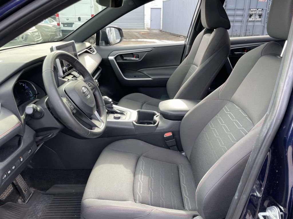 Used 2023 Toyota RAV4 SE image 13