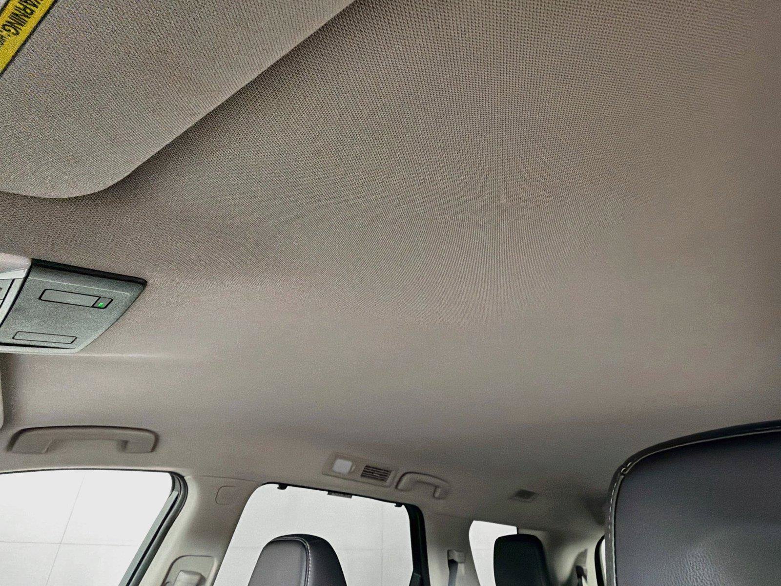 Used 2023 Nissan Pathfinder SL AWD/4WD image 5