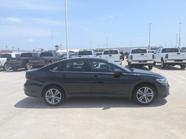 Used 2024 Volkswagen Jetta SE FWD image 4