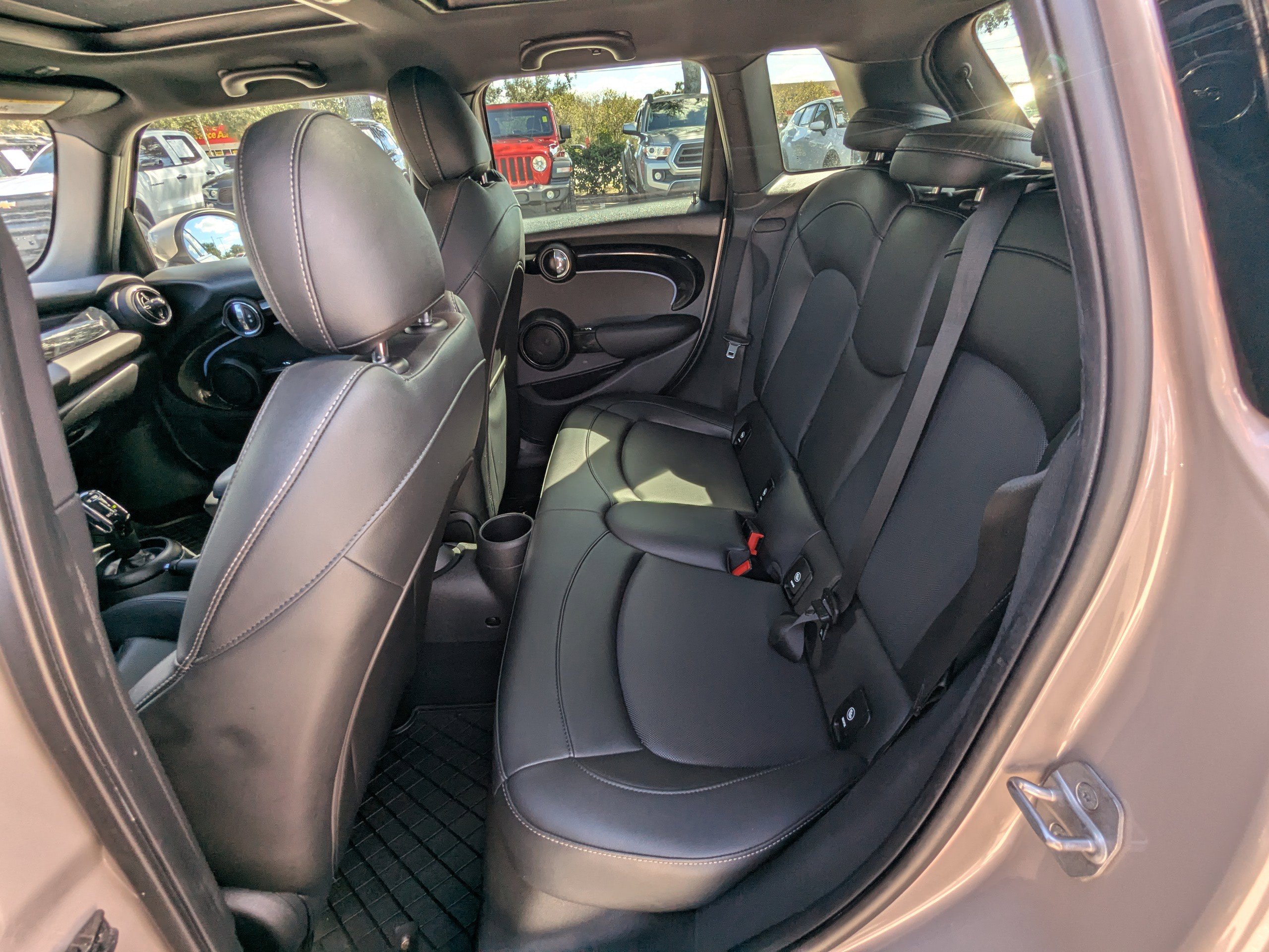 Used 2022 MINI Cooper S w/ Premium Package image 15