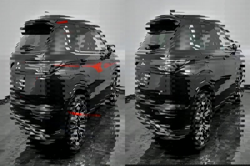 New 2026 Mitsubishi Outlander SE image 8