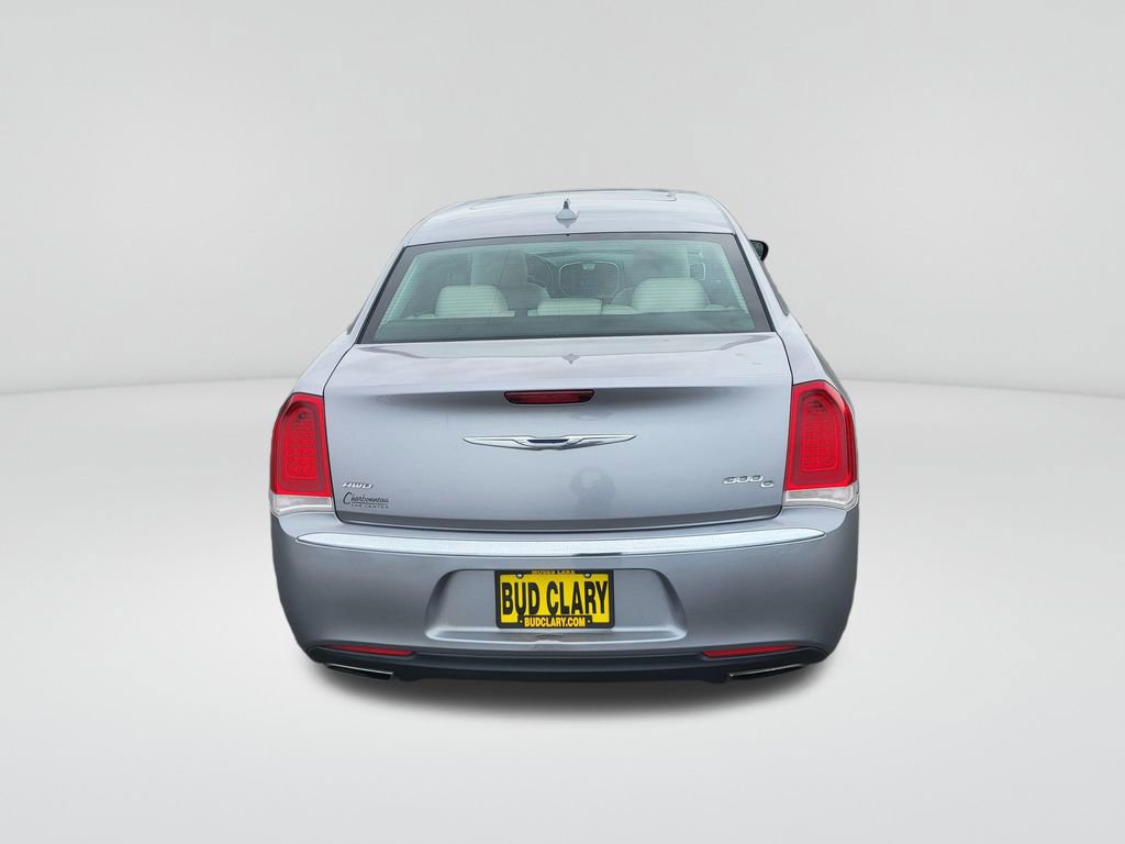 Used 2017 Chrysler 300 C image 5