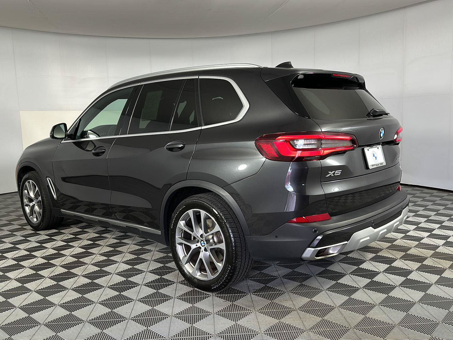 Used 2023 BMW X5 xDrive40i w/ Parking Assistance Package AWD/4WD image 26