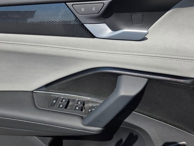 New 2026 Volkswagen Tiguan SE R-Line FWD image 29