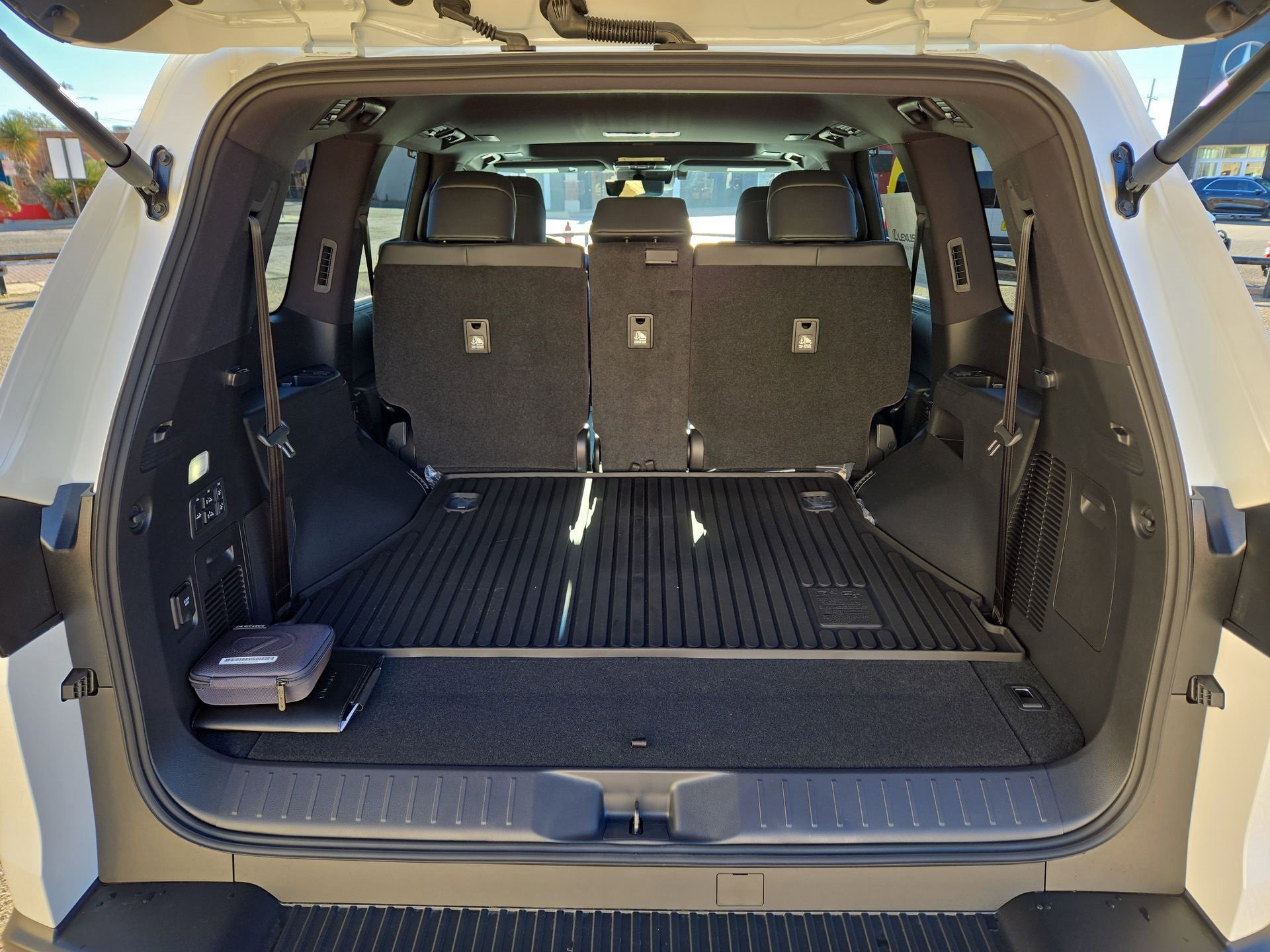 New 2026 Lexus LX 600 4WD w/ Luxury Package image 12