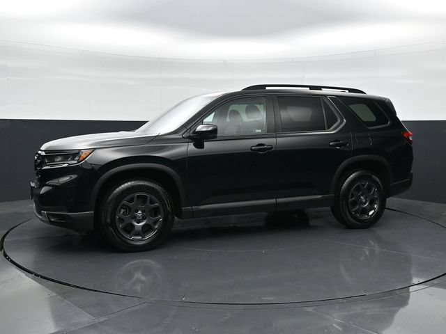Used 2025 Honda Pilot TrailSport image 6