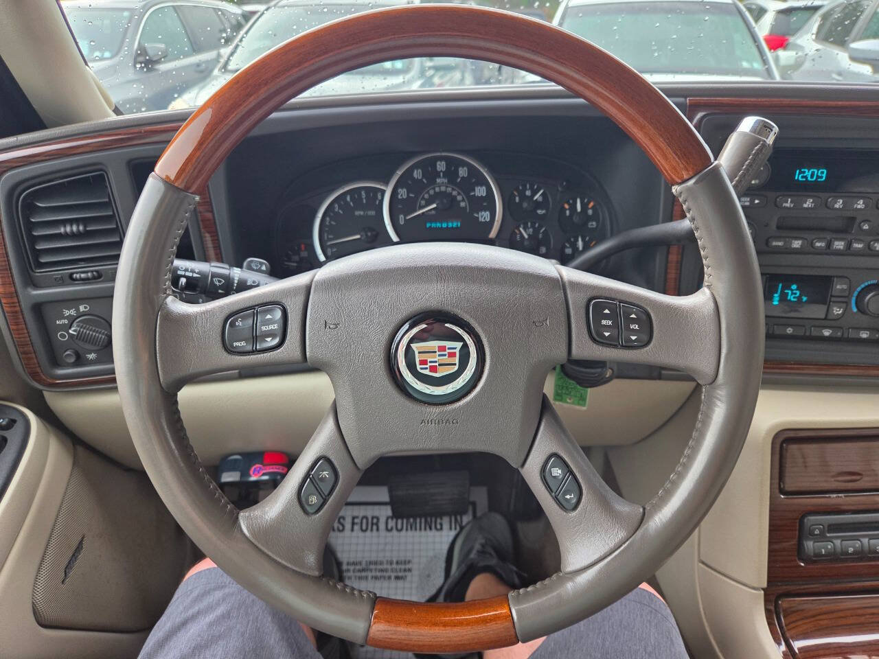 Used 2004 Cadillac Escalade AWD image 19