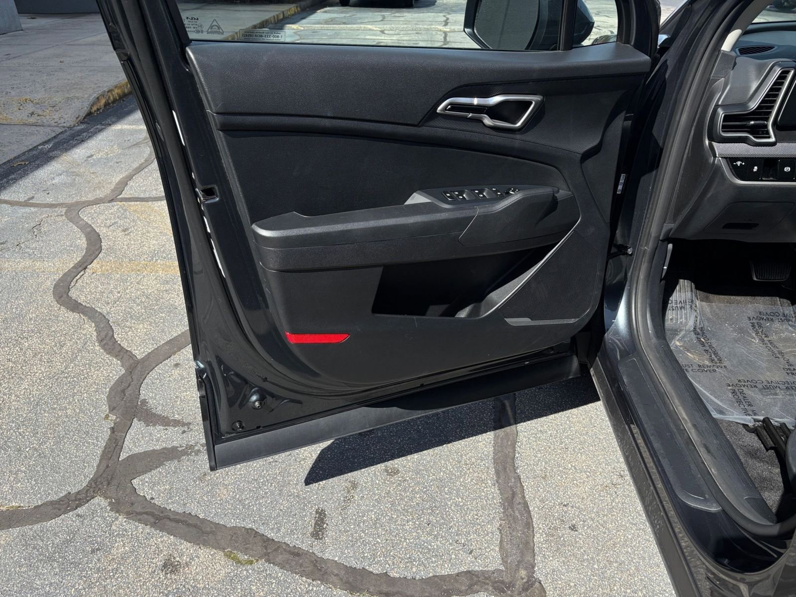 Used 2025 Kia Sportage LX image 18