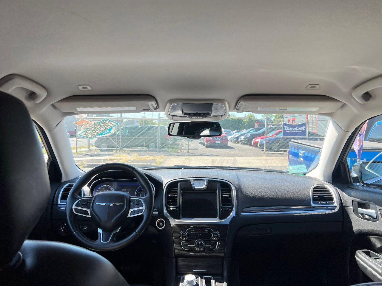 Used 2017 Chrysler 300 Limited image 33