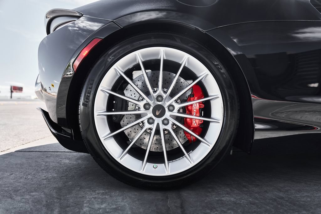 Used 2024 McLaren Artura RWD image 19