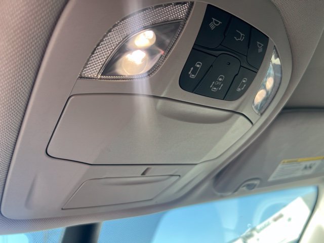 Used 2024 Chrysler Pacifica Touring-L FWD image 16