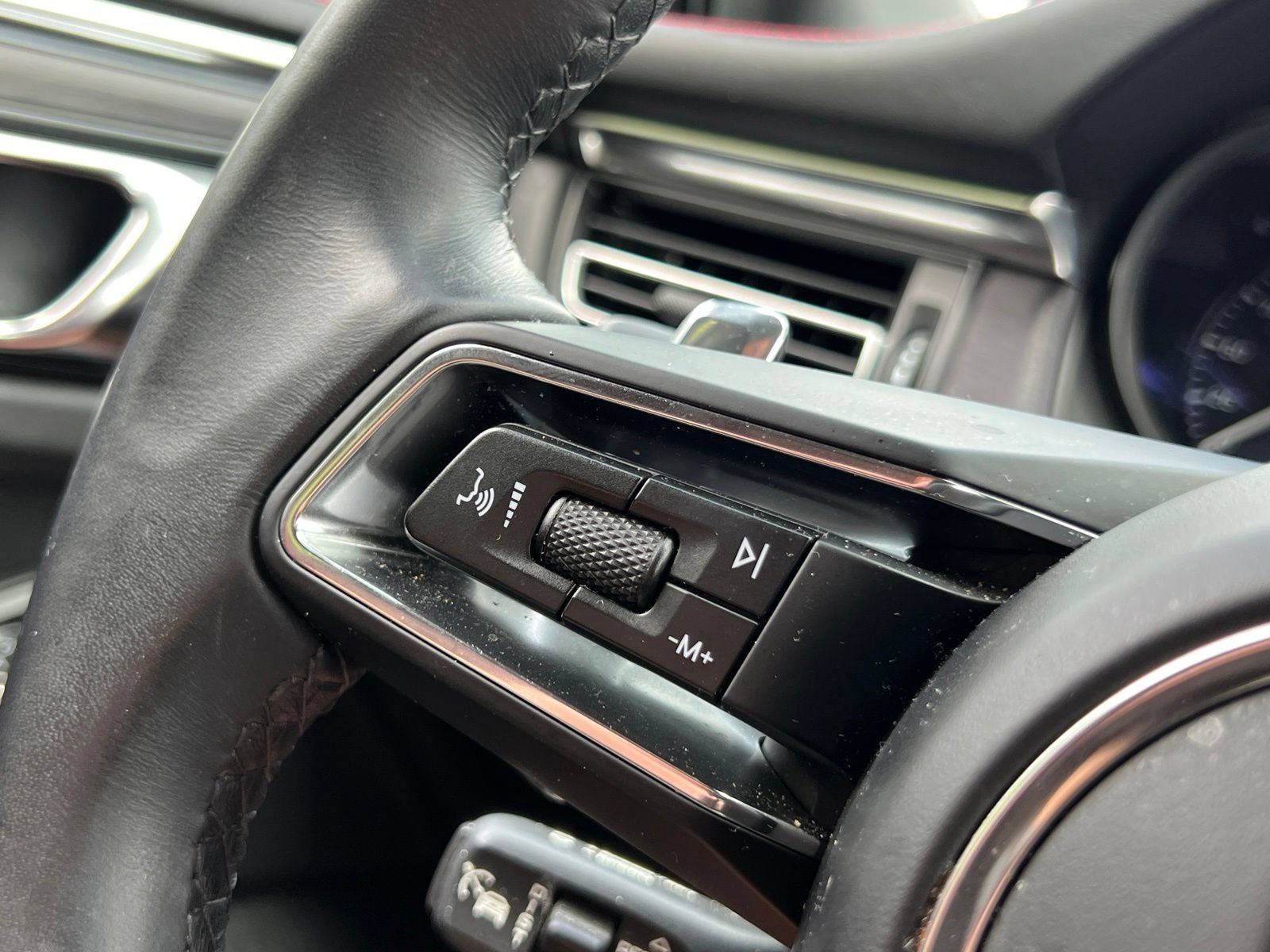 Certified 2024 Porsche Macan GTS AWD/4WD image 25