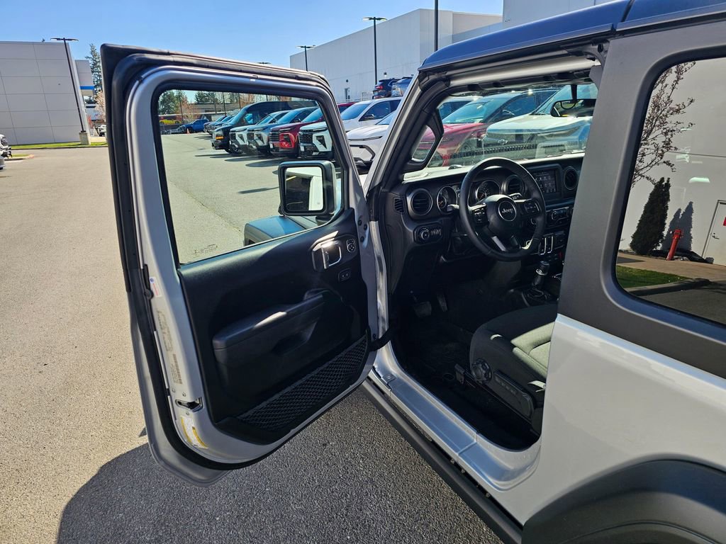 Used 2022 Jeep Wrangler Willys image 15