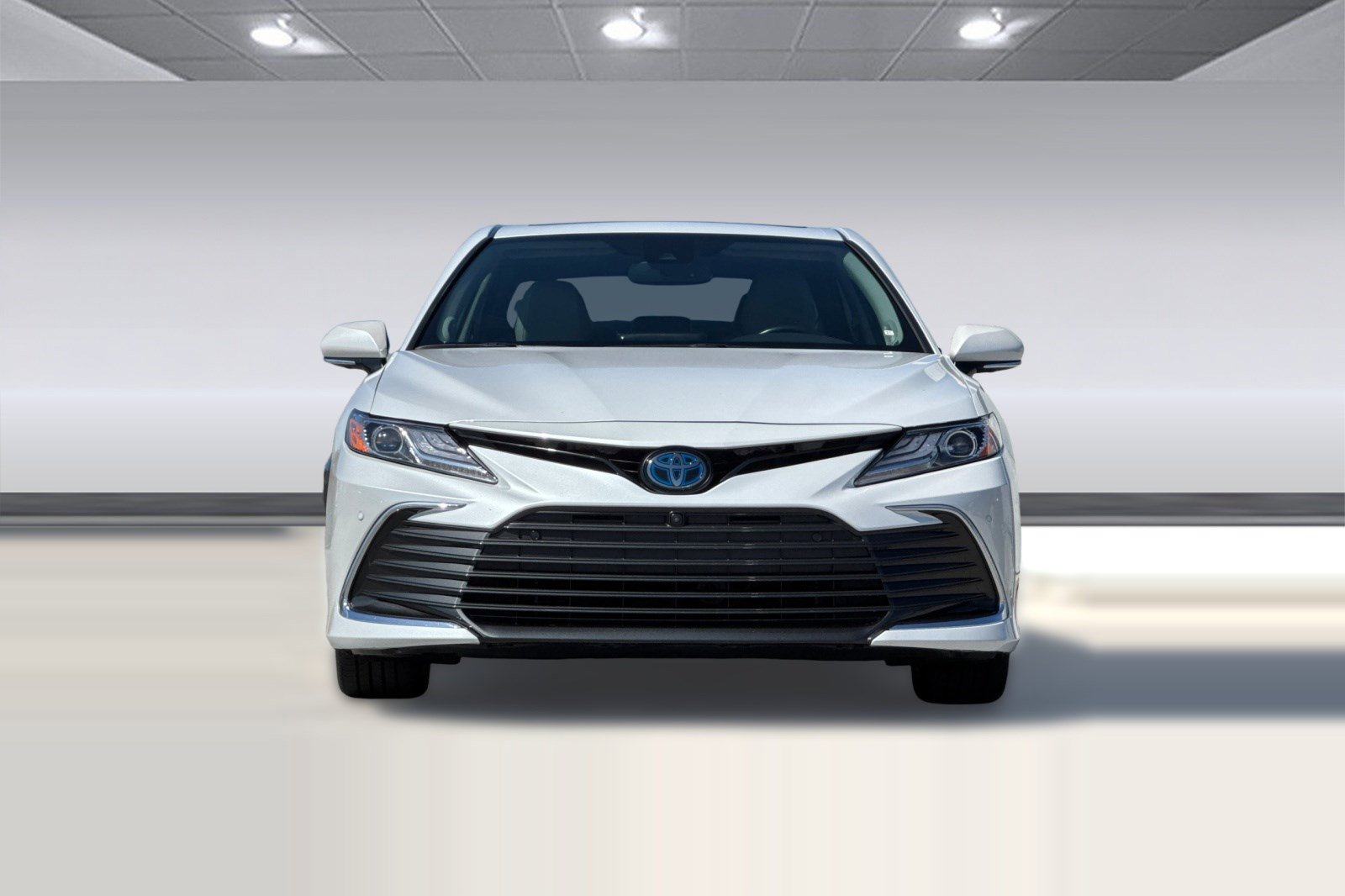 Used 2021 Toyota Camry XLE w/ Navigation Upgrade Package FWD image 5