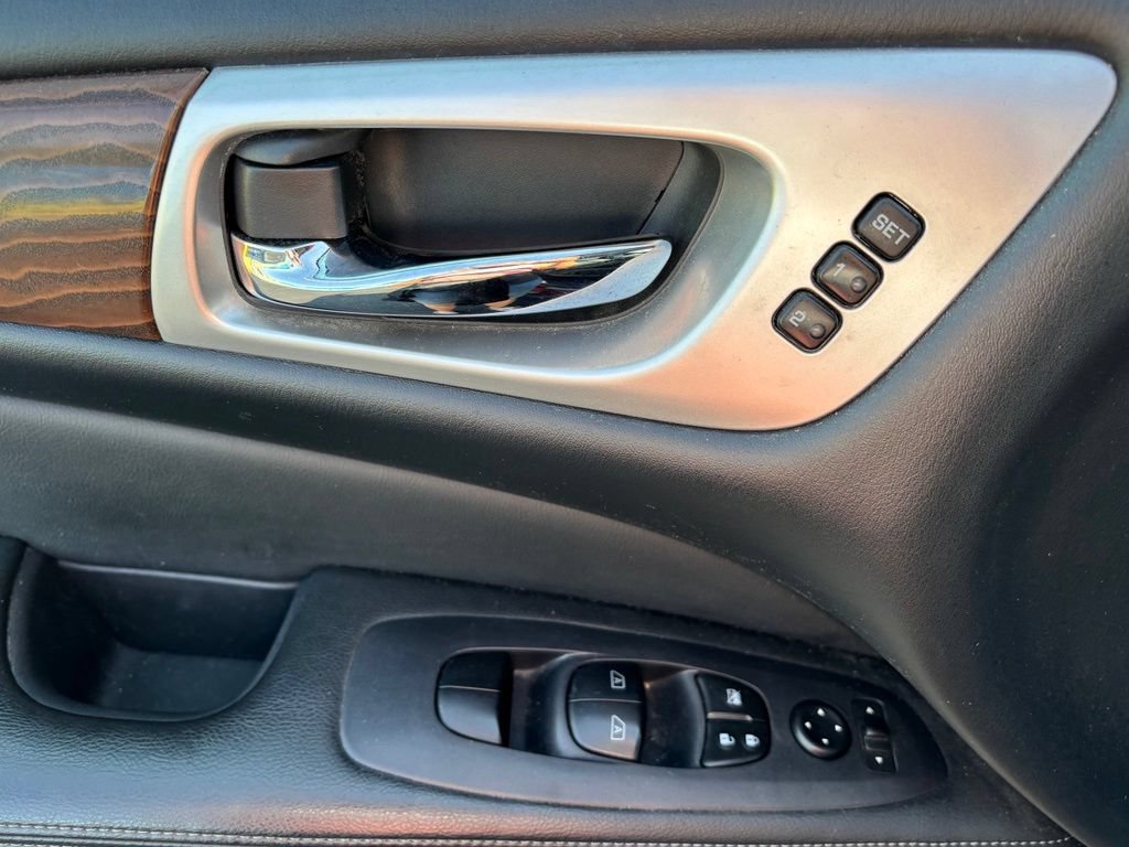Used 2019 Nissan Pathfinder Platinum AWD/4WD image 15