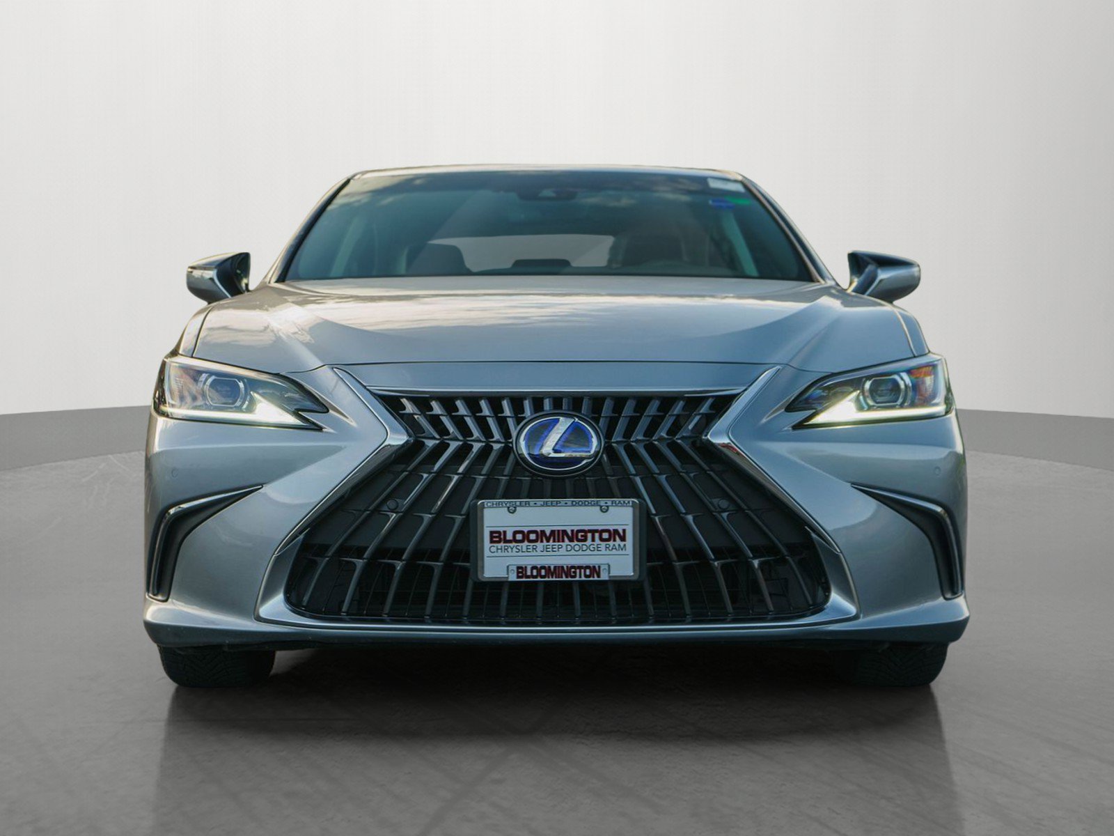 Used 2022 Lexus ES 300h FWD image 2