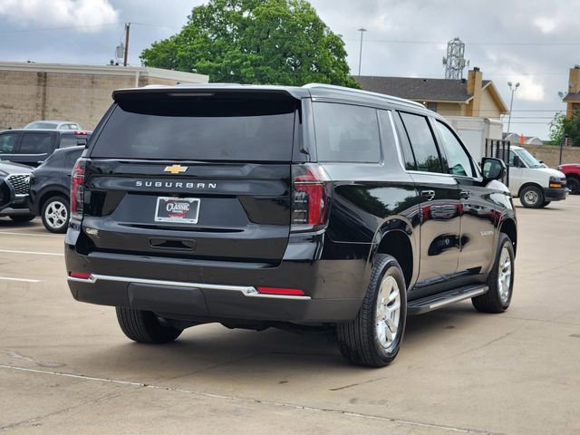 Used 2025 Chevrolet Suburban LS RWD image 14