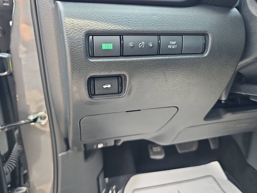 Used 2025 Nissan Sentra S FWD image 32