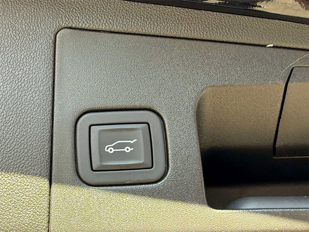 Used 2025 Cadillac XT5 Premium Luxury image 18