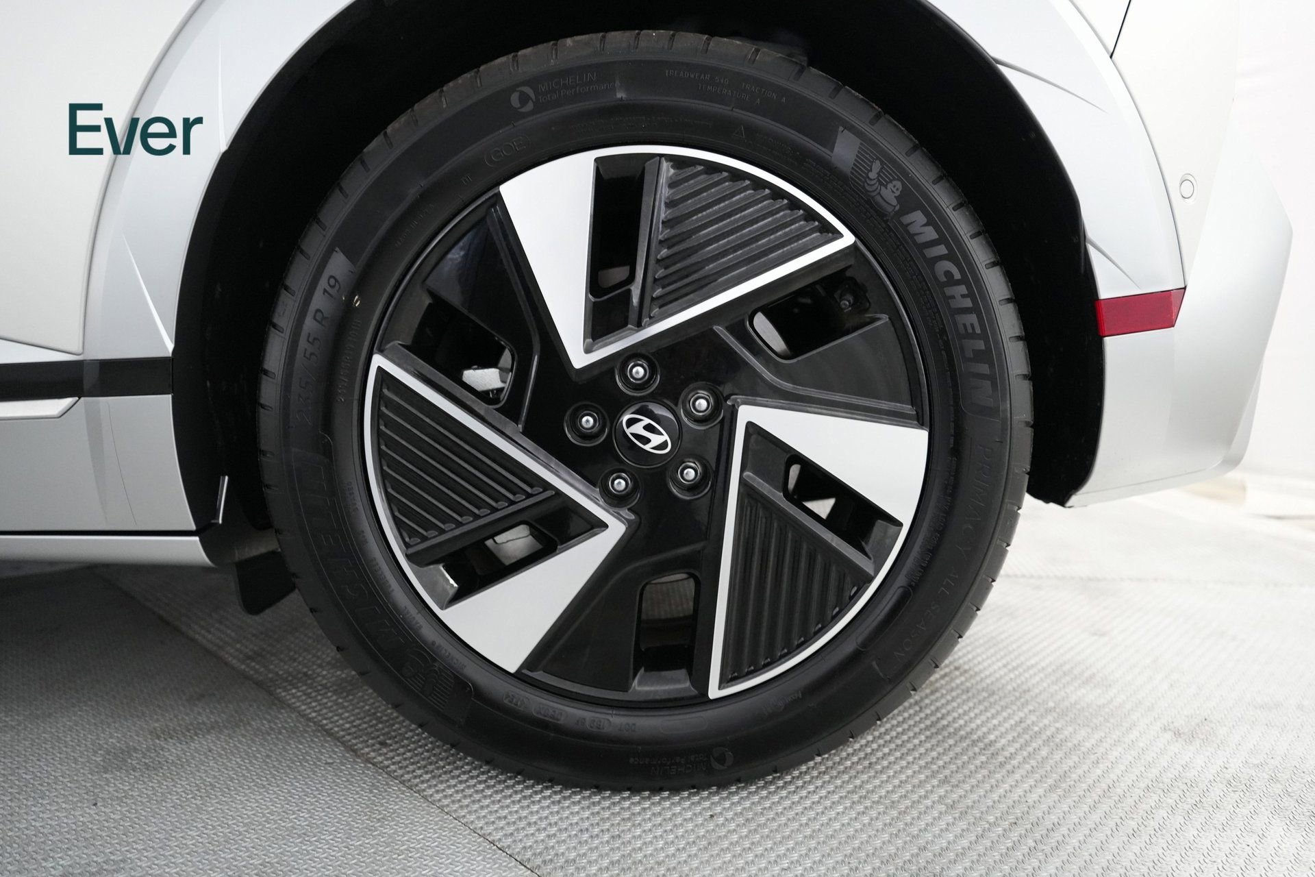 Used 2025 Hyundai Ioniq 5 Limited image 17