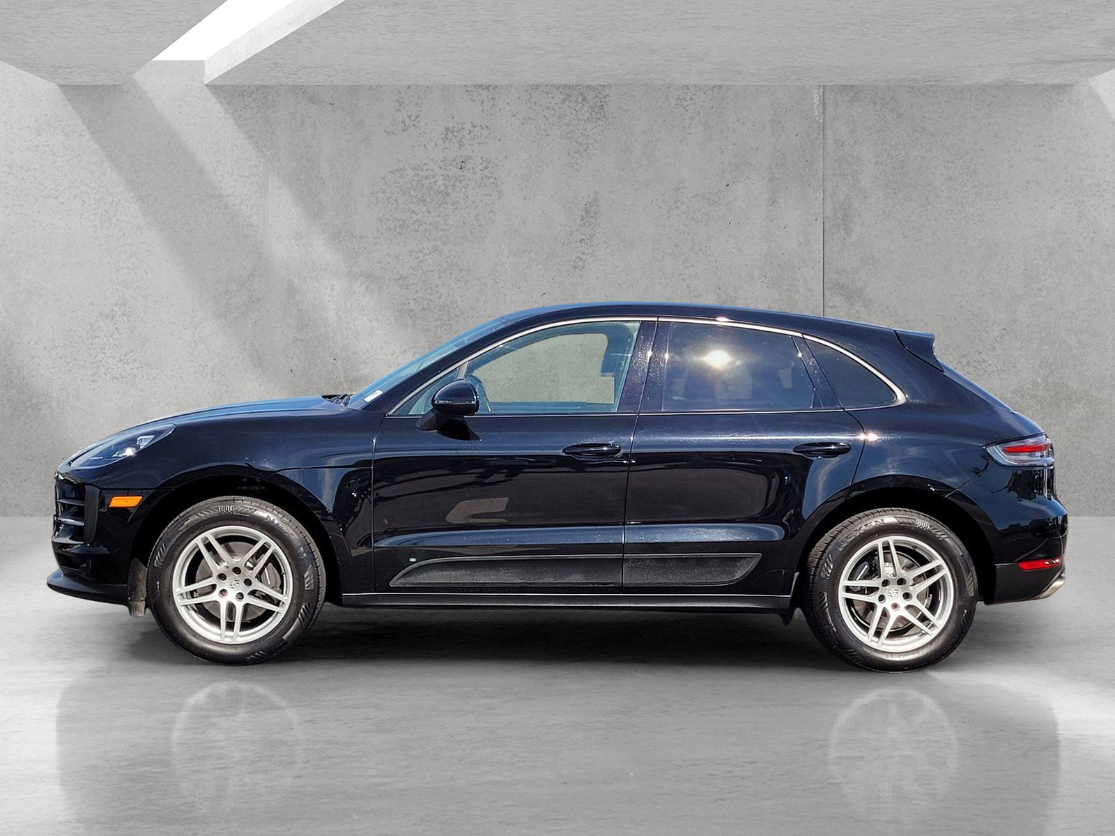 Used 2020 Porsche Macan w/ Premium Package image 7