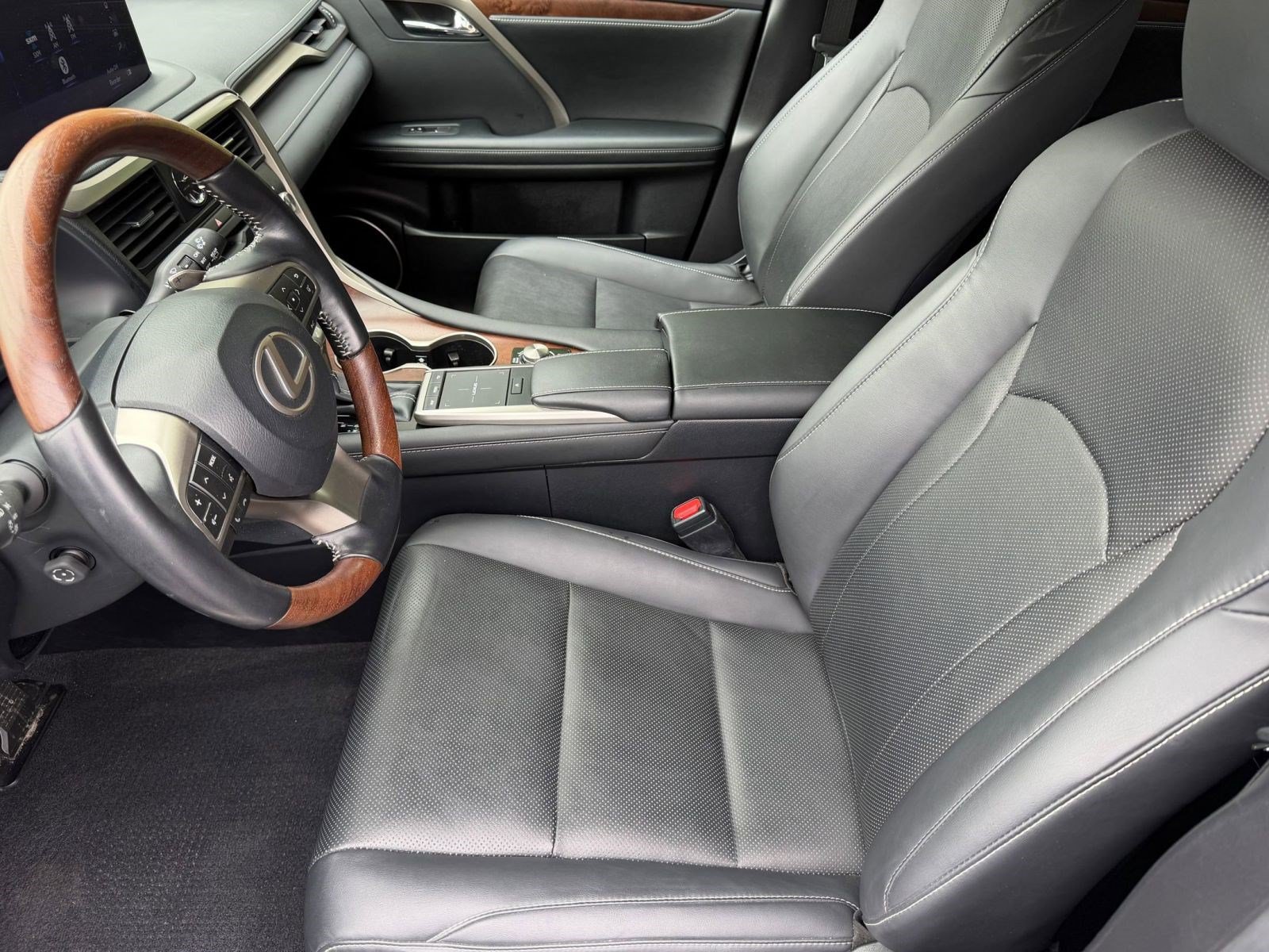 Certified 2022 Lexus RX 350L Premium w/ Premium Package AWD/4WD image 5