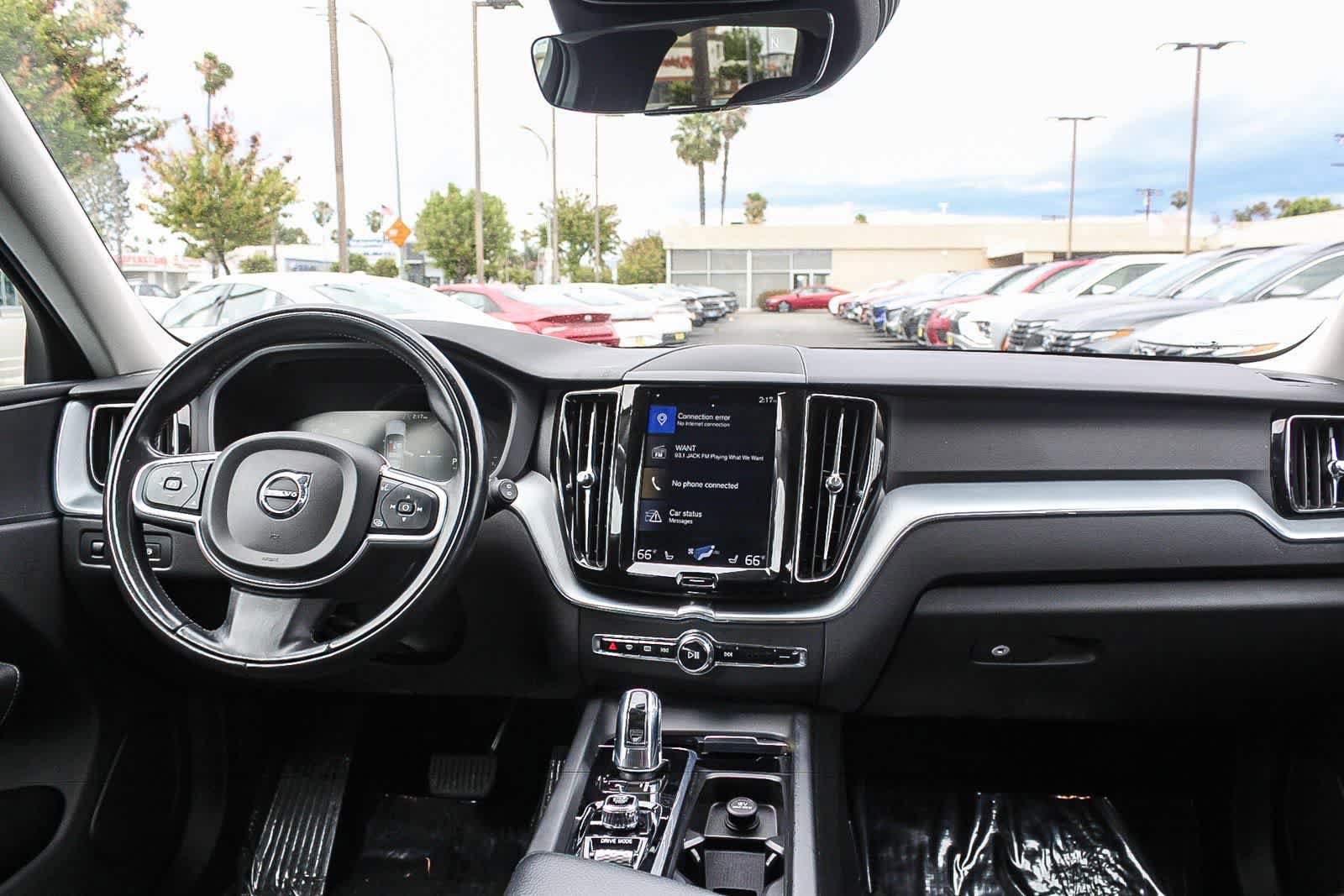 Used 2018 Volvo XC60 T8 Momentum AWD/4WD image 17