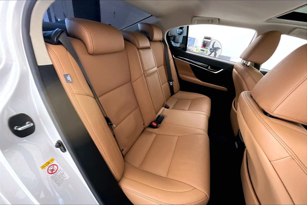 Used 2017 Lexus GS 200t RWD image 34