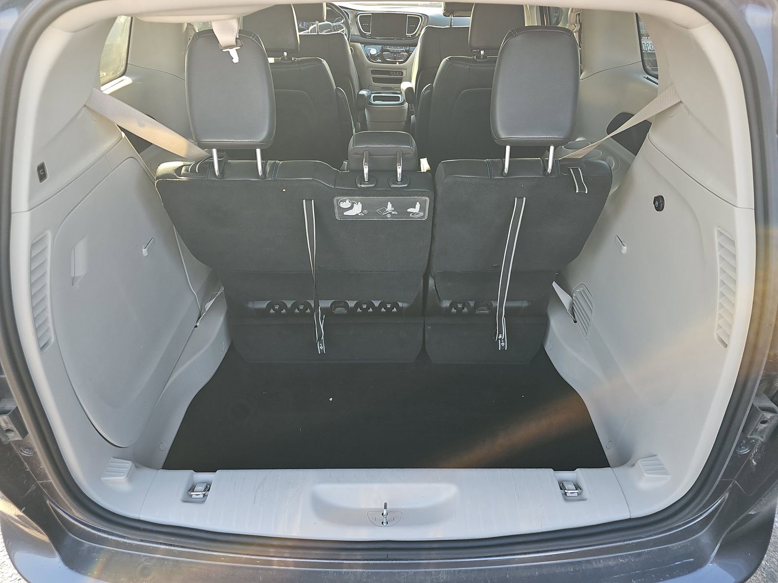 Used 2021 Chrysler Pacifica Touring-L image 20