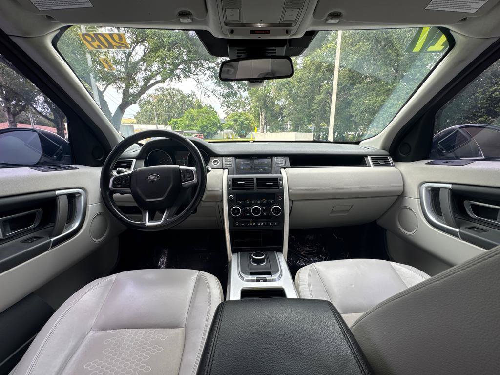 Used 2017 Land Rover Discovery Sport SE AWD/4WD image 23