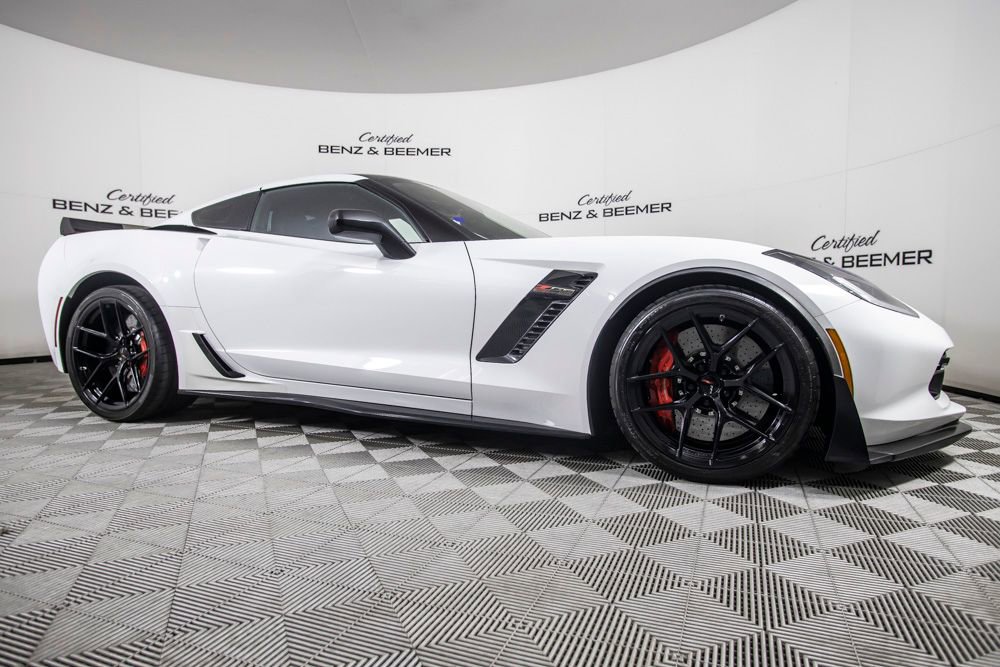 Used 2016 Chevrolet Corvette Z06 w/ Z07 Performance Package RWD image 2