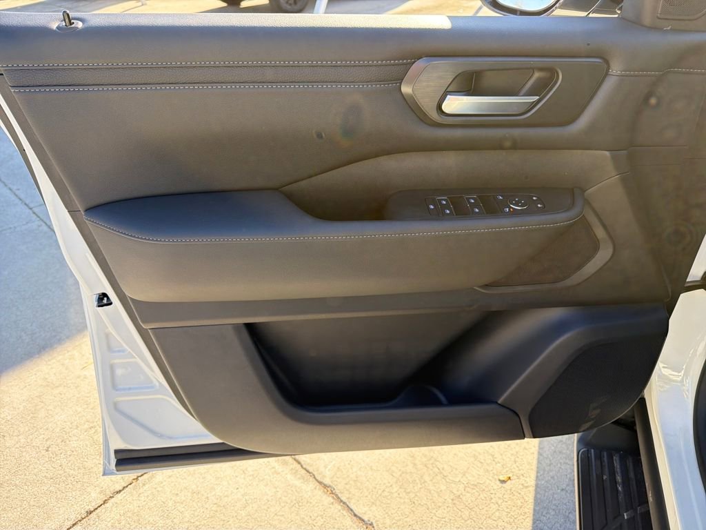 New 2026 Nissan Armada SV image 16